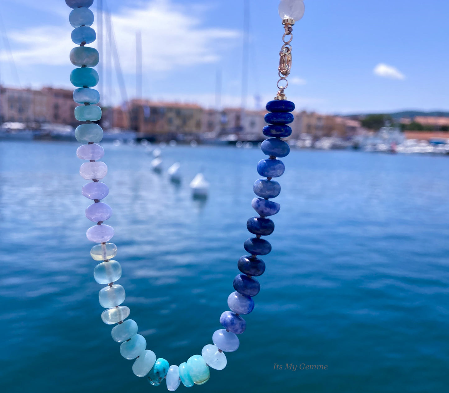 Journée à la plage - Collier turquoise noué à la main en or 14 carats et collier multi-pierres précieuses